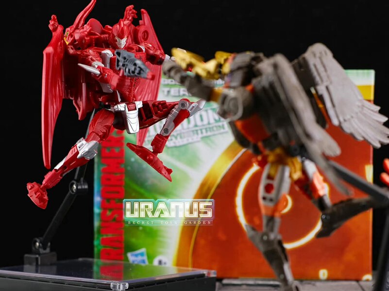 Transformers Golden Disk Collection Terrorsaur In Hand Image  (7 of 17)